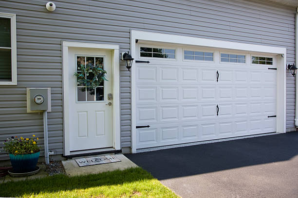 24/7 Emergency Garage Door Panel Replacement experts in Mokena, IL